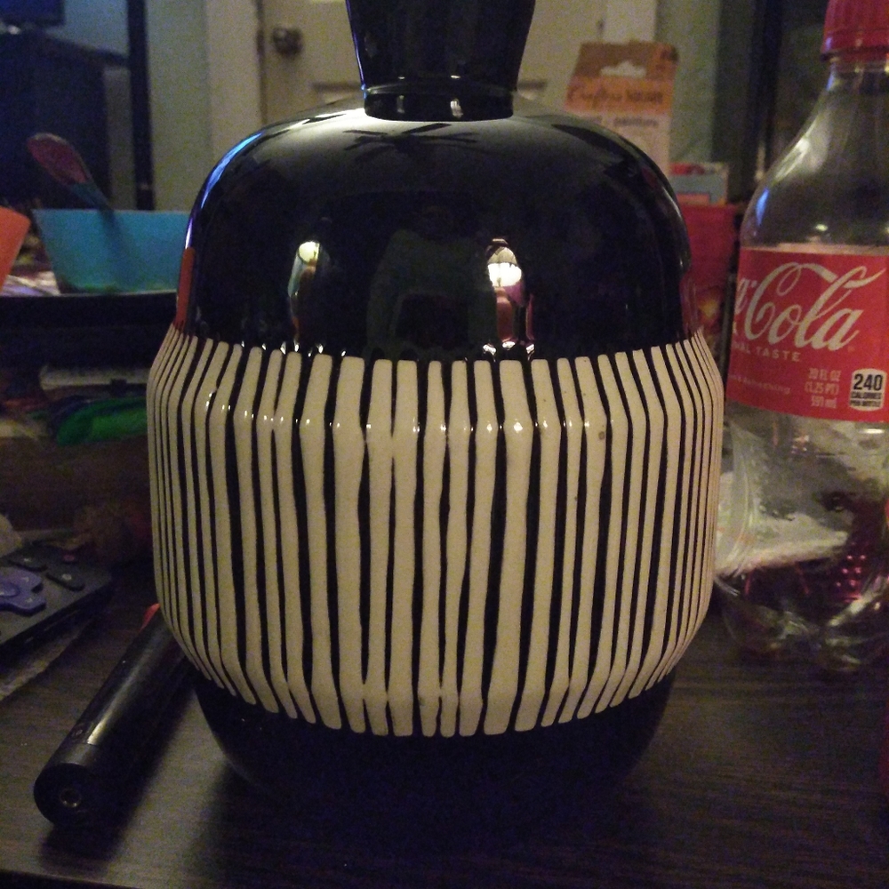 Vase - Picture 3 of 5